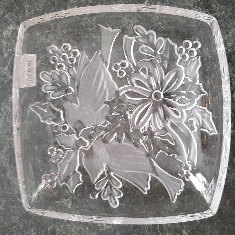 Gorham Crystal Bowl- Beautiful! Christmas Cardinals 8" Square 🕊🌲 - Picture 2 of 10